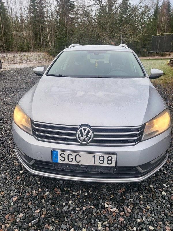 Silver Begagnad 2014 VW Passat Kombi | 70 000 kr (Bra pris) - Bild 1/4