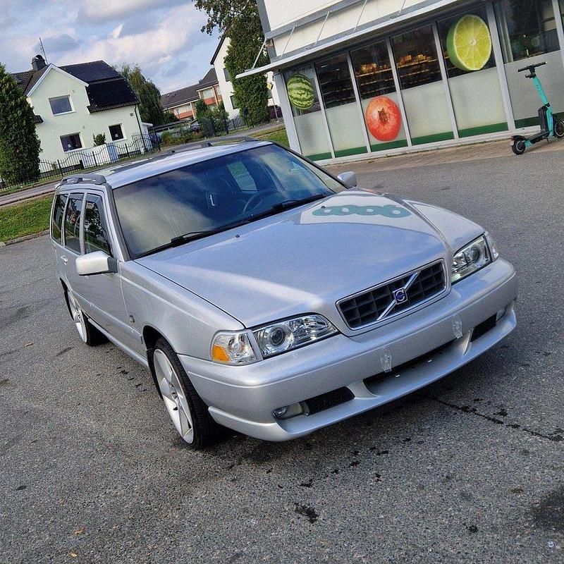 Grå Begagnad 2000 Volvo V70 Kombi | 65 000 kr - Bild 1/4