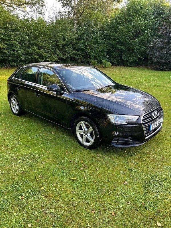 Svart Begagnad 2018 Audi A3 Sportback Proline Halvkombi | 180 000 kr (Marknadspris) - Bild 1/4