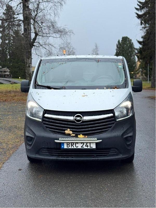 Vit Begagnad 2017 Opel Vivaro Van | 95 000 kr (Bra pris) - Bild 1/4