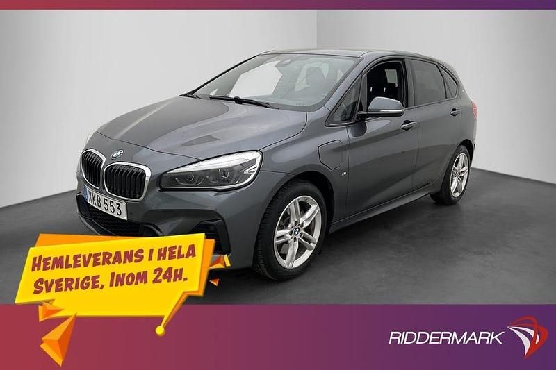 Grå Begagnad 2019 BMW 225 M Sport Minibuss | 204 800 kr (Lite dyr) - Bild 1/3