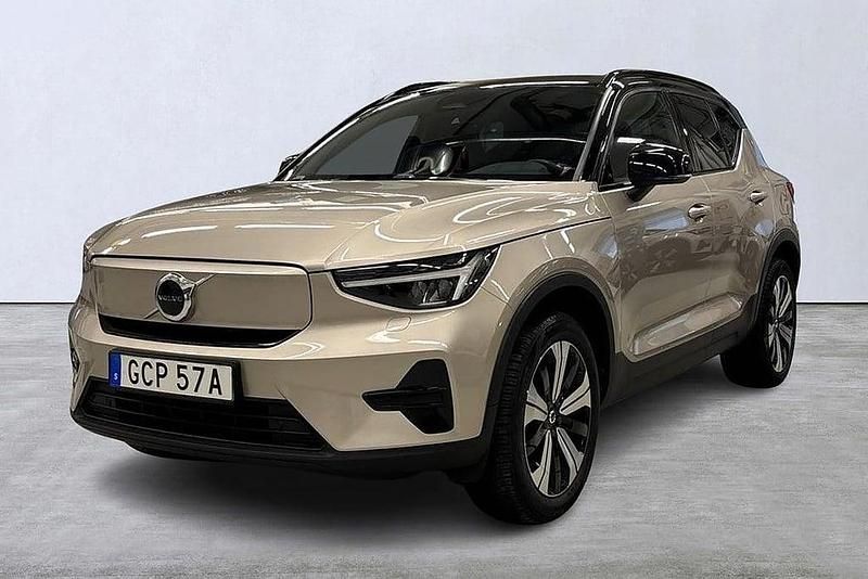 Flerfärgad Begagnad 2022 Volvo XC40 Core SUV | 314 900 kr - Bild 1/4