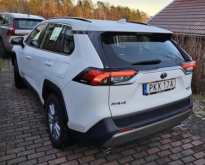 Begagnad 2023 Toyota RAV4 Active SUV | 375 000 kr (Bra pris) - Bild 1/4