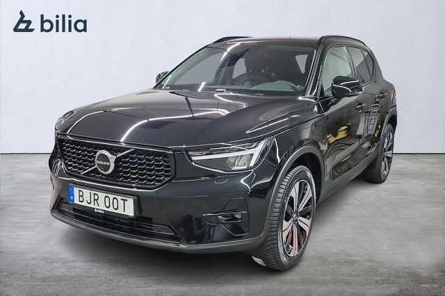 Svart Begagnad 2022 Volvo XC40 Plus SUV | 379 000 kr (Marknadspris) - Bild 1/3