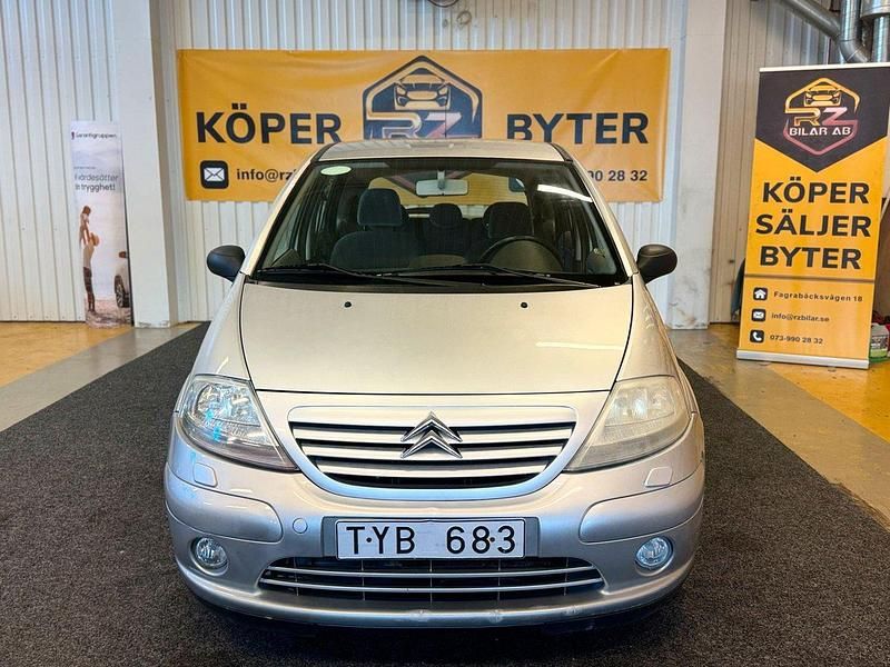 Silver Begagnad 2003 Citroën C3 Halvkombi | 24 900 kr (Dyr) - Bild 1/4