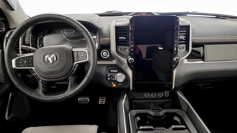 Ny RAM 1500 548 HK (403 kW) 2025 Svart Pickup