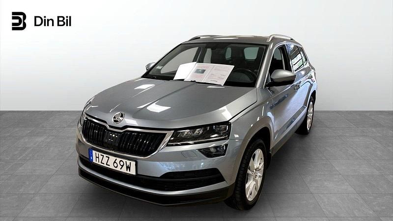 Grå Begagnad 2021 Skoda Karoq Style SUV | 224 900 kr (Marknadspris) - Bild 1/4