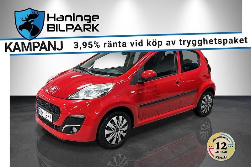 Röd Begagnad 2013 Peugeot 107 Halvkombi | 64 900 kr (Marknadspris) - Bild 1/2