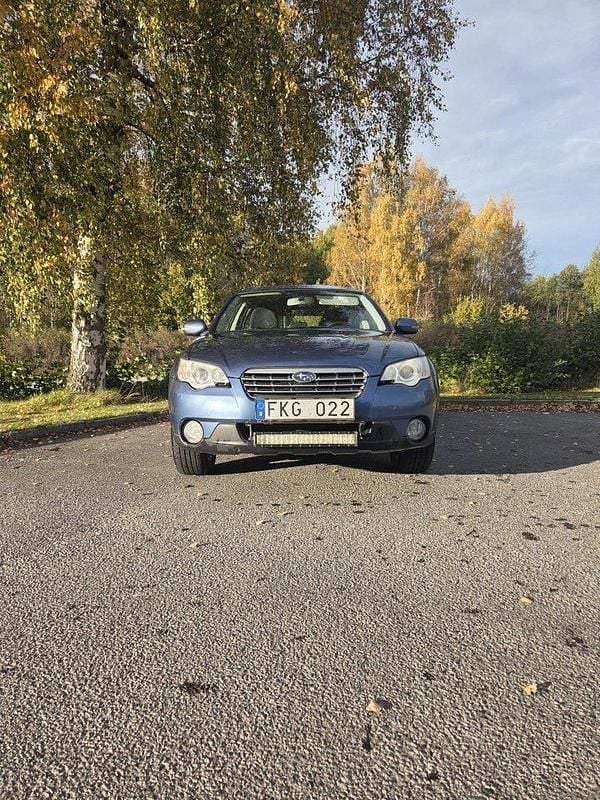 Blå Begagnad 2007 Subaru Outback SUV | 44 900 kr (Marknadspris) - Bild 1/4