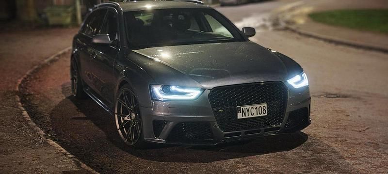 Grå Begagnad 2013 Audi A4 Kombi | 139 000 kr (Dyr) - Bild 1/4