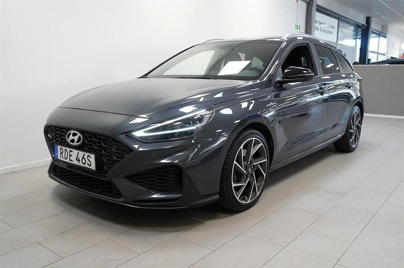 Grå Begagnad 2022 Hyundai i30 N Line Kombi | 229 900 kr (Marknadspris) - Bild 1/4