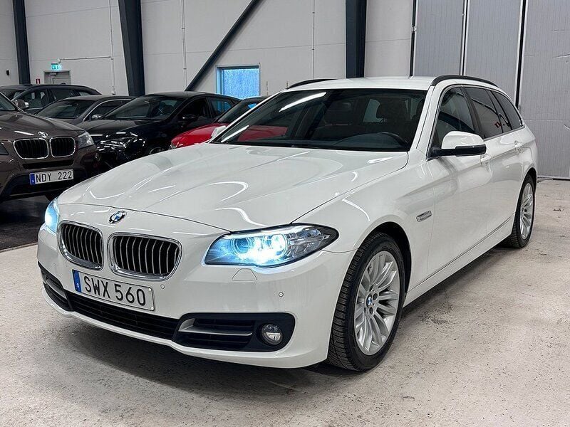 Vit Begagnad 2016 BMW 520 Kombi | 164 700 kr (Marknadspris) - Bild 1/4