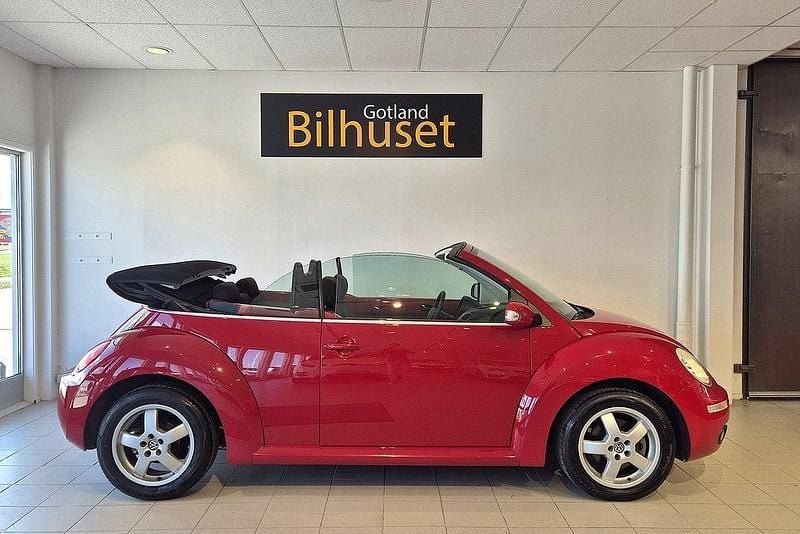 Röd Begagnad 2007 VW Beetle Cab | 104 800 kr (Marknadspris) - Bild 1/4