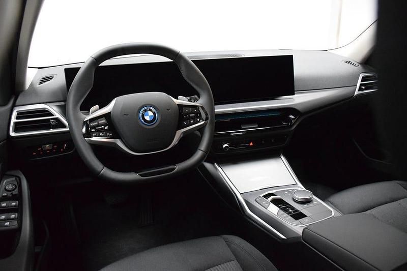 Begagnad BMW 330 Shadowline 292 HK (214 kW) 2025 Svart solid Kombi