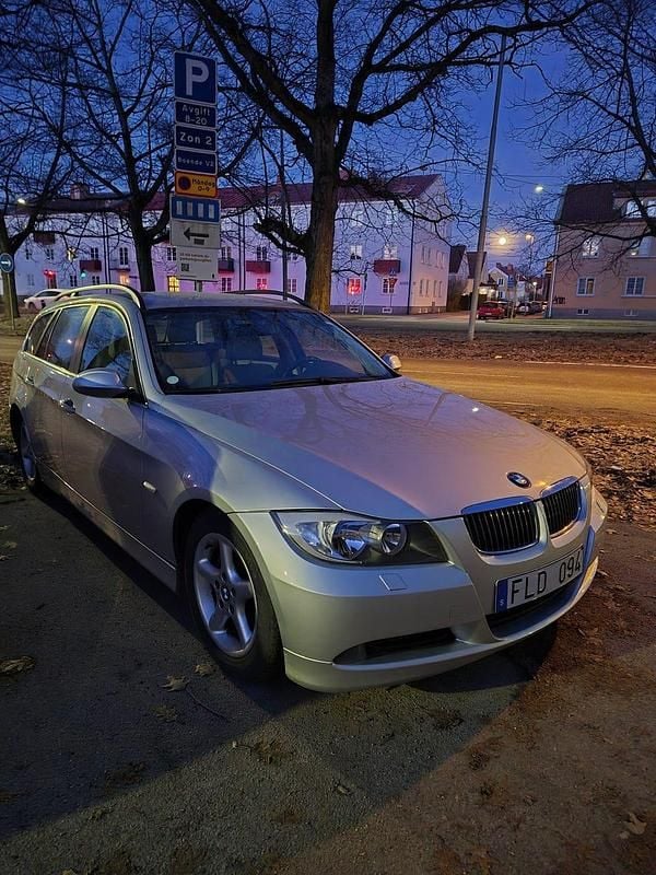Begagnad BMW 320 150 HK (110 kW) 2007 Kombi