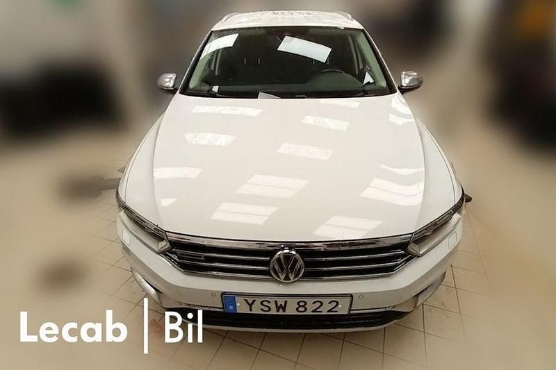 Vit Begagnad 2018 VW Passat Alltrack Kombi | 219 500 kr (Marknadspris) - Bild 1/1