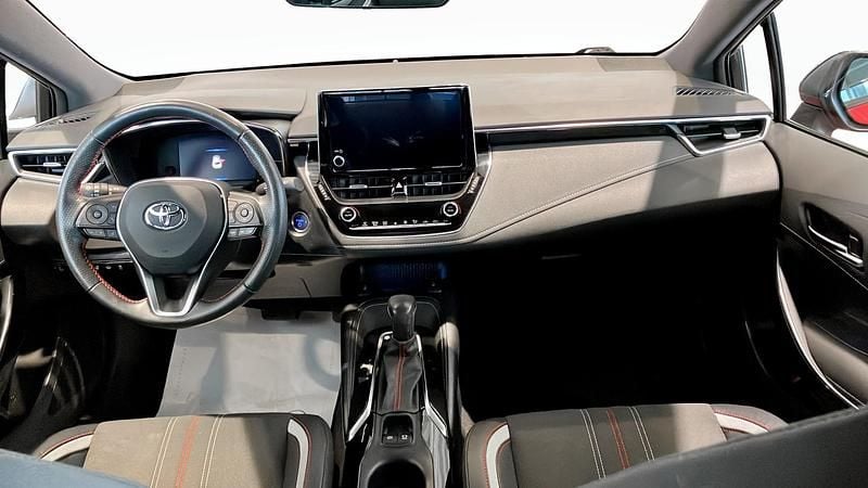 Begagnad Toyota Corolla Hybrid Sport 122 HK (89 kW) 2022 Röd Halvkombi