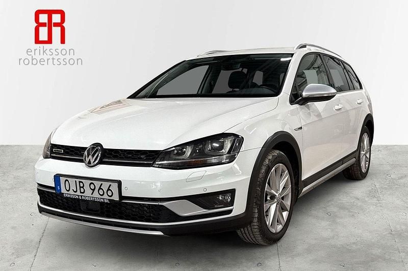 Vit Begagnad 2017 VW Golf Alltrack Kombi | 159 900 kr (Marknadspris) - Bild 1/4