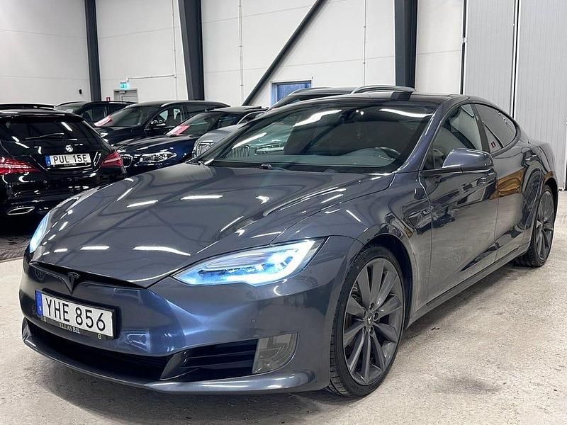 Grå Begagnad 2017 Tesla Model S Halvkombi | 234 700 kr (Marknadspris) - Bild 1/4