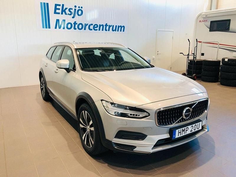 Silver Begagnad 2023 Volvo V90 CC Core Kombi | 409 000 kr (Marknadspris) - Bild 1/4