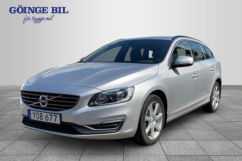 Silver Begagnad 2018 Volvo V60 Momentum Kombi | 209 000 kr (Superpris) - Bild 1/3
