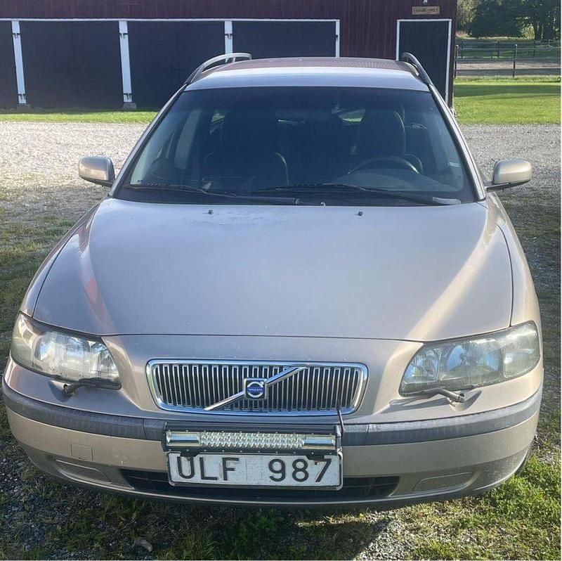 Brun Begagnad 2004 Volvo V70 Kombi | 12 000 kr (Superpris) - Bild 1/4