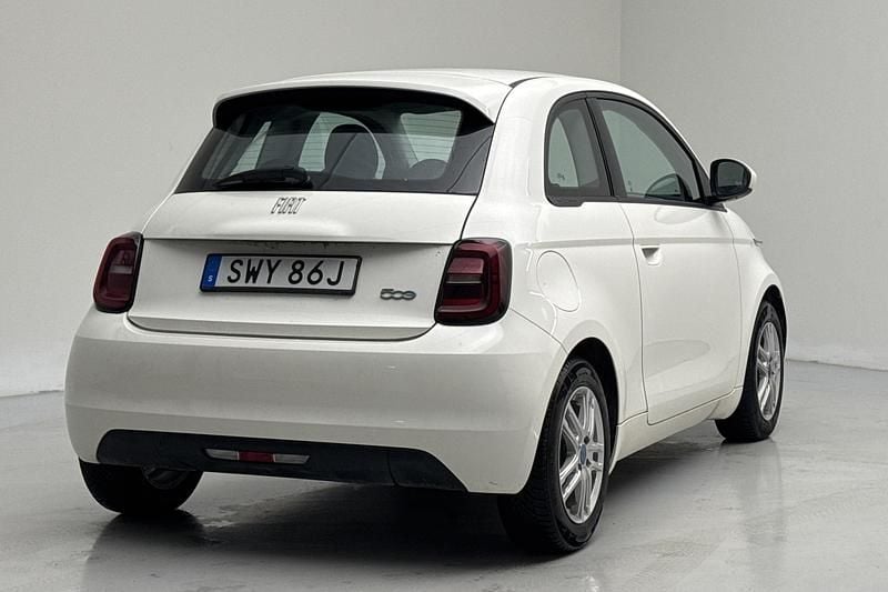 Begagnad Fiat 500e 86 kW (118 HK) 2022 Vit Halvkombi