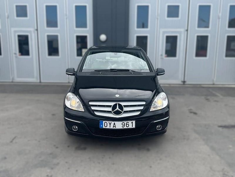 Begagnad Mercedes B180 116 HK (85 kW) 2011 Svart Minibuss