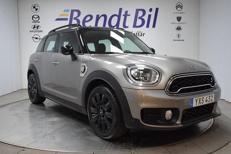 Grå Begagnad 2019 Mini Cooper Countryman SUV | 219 500 kr (Marknadspris) - Bild 1/3