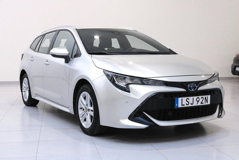 Silver Begagnad 2022 Toyota Corolla Active Kombi | 239 900 kr (Marknadspris) - Bild 1/4