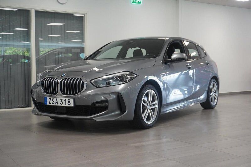 Okänd Begagnad 2021 BMW 118 M Sport Halvkombi | 269 500 kr (Lite dyr) - Bild 1/4