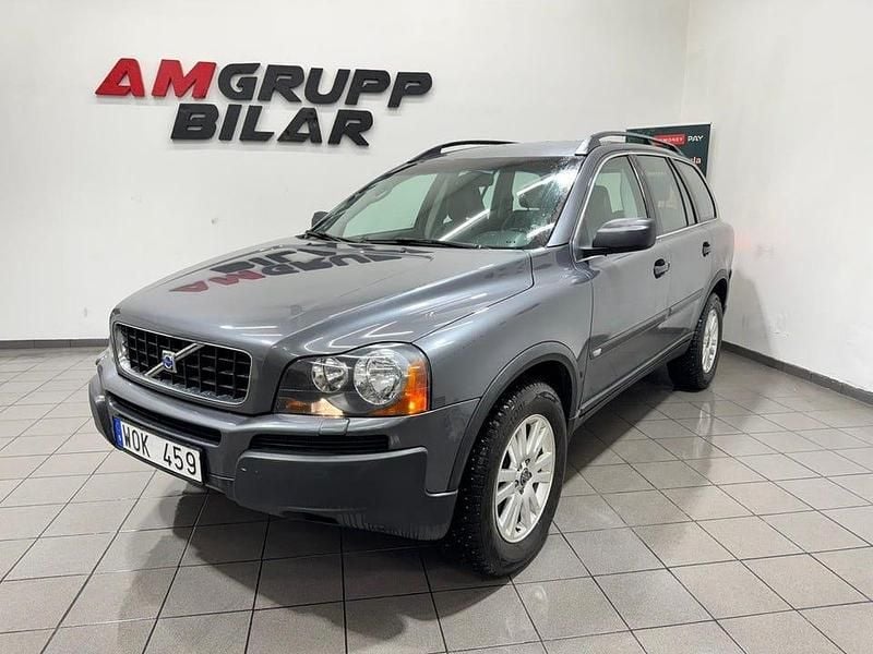 Grå Begagnad 2005 Volvo XC90 Kinetic SUV | 59 900 kr (Marknadspris) - Bild 1/4