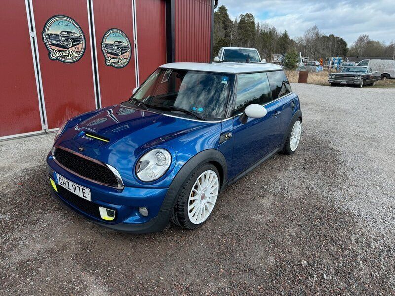 Mörkblå (blå) Begagnad 2012 Mini Cooper S Halvkombi | 104 900 kr (Bra pris) - Bild 1/4