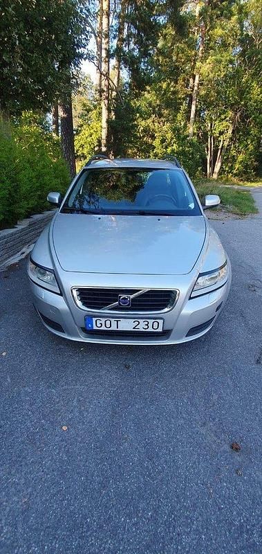 Grå Begagnad 2008 Volvo V50 Kombi | 28 000 kr (Bra pris) - Bild 1/4