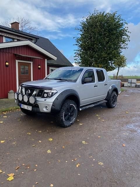 Silver Begagnad 2006 Nissan Navara Pickup | 95 000 kr (Dyr) - Bild 1/4
