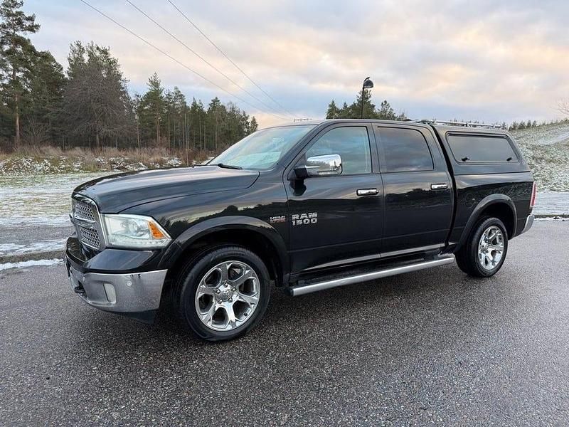 Begagnad RAM 1500 394 HK (289 kW) 2016 Svart Pickup