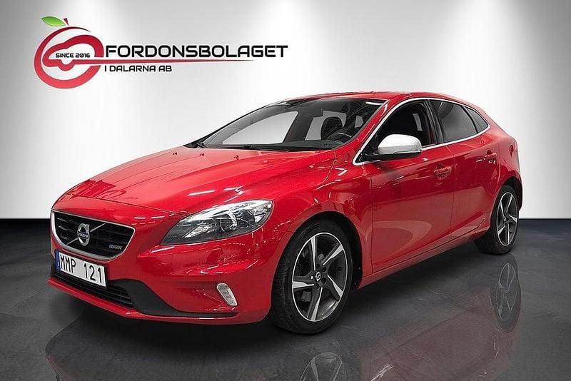 Röd Begagnad 2013 Volvo V40 R-Design Halvkombi | 139 900 kr (Marknadspris) - Bild 1/4