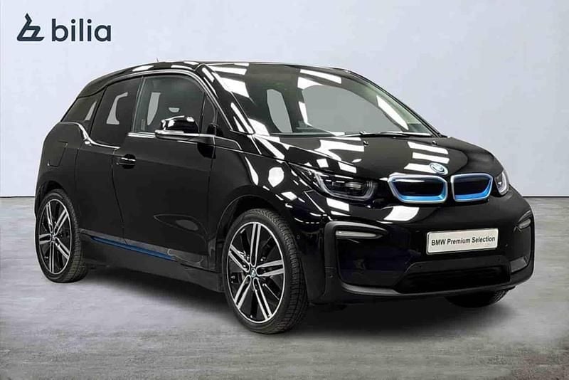 Svart Begagnad 2022 BMW i3 Halvkombi | 239 000 kr (Marknadspris) - Bild 1/1