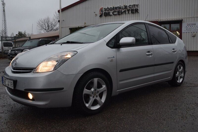 Silver Begagnad 2007 Toyota Prius Halvkombi | 64 990 kr (Marknadspris) - Bild 1/4