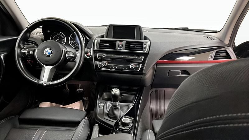 Begagnad BMW 118 Sport Line 150 HK (110 kW) 2016 Brun Halvkombi