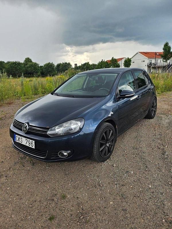 Grå Begagnad 2012 VW Golf VII Halvkombi | 48 000 kr (Marknadspris) - Bild 1/4