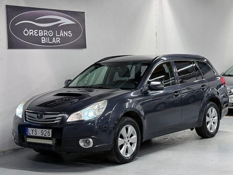 Mörkgrå (grå) Begagnad 2012 Subaru Outback Kombi | 69 900 kr (Bra pris) - Bild 1/4