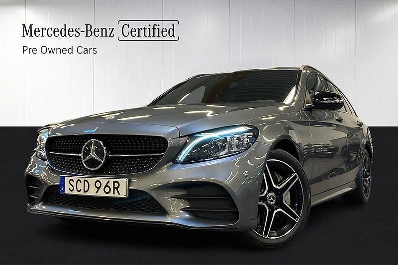 Grå Begagnad 2020 Mercedes C300e AMG Kombi | 299 000 kr (Marknadspris) - Bild 1/4