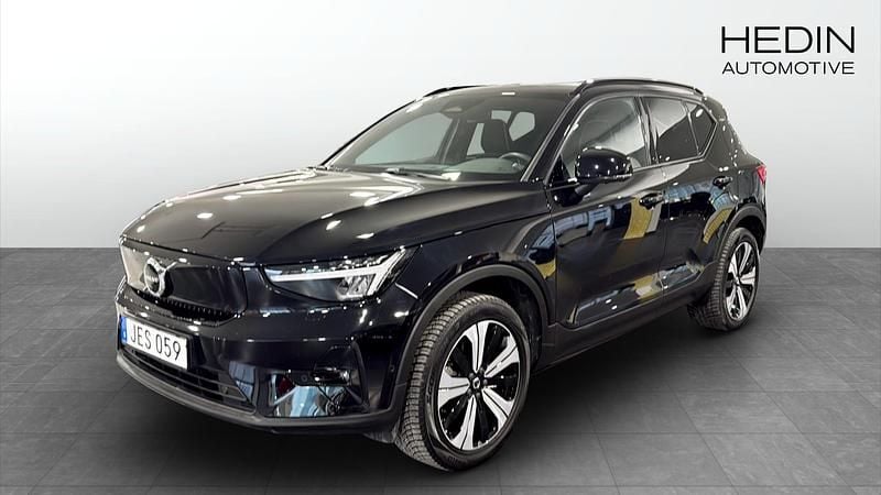 Svart metallic Begagnad 2022 Volvo XC40 Ultimate SUV | 339 900 kr (Superpris) - Bild 1/4
