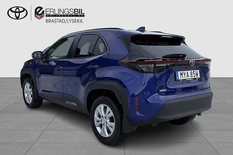 Begagnad Toyota Yaris Cross Style 92 HK (67 kW) 2024 Mörkblå SUV