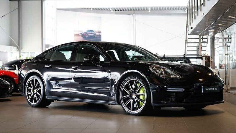 Svart Begagnad 2018 Porsche Panamera Turbo S Sedan | 895 000 kr - Bild 1/4