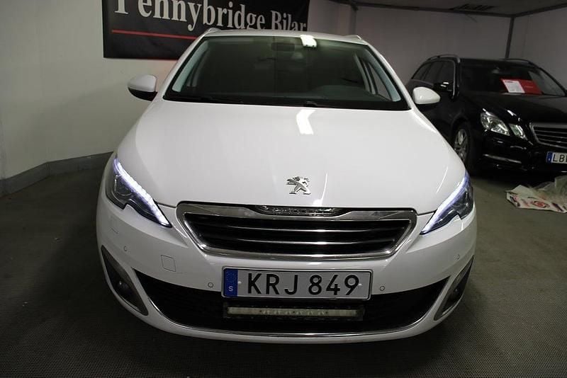 Begagnad Peugeot 308 SW Allure 150 HK (110 kW) 2014 Vit Kombi