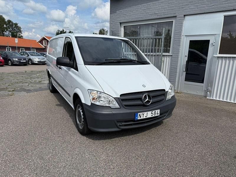 Vit Begagnad 2013 Mercedes Vito Minibuss | 109 900 kr - Bild 1/4
