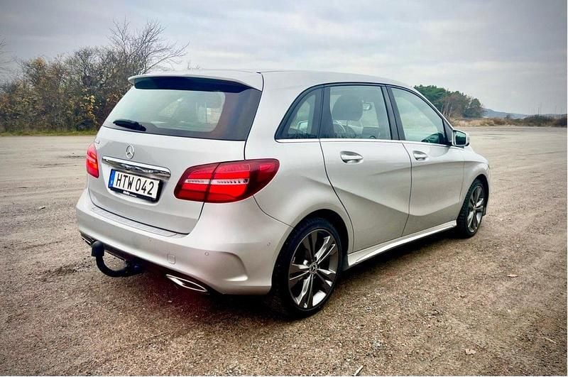 Silver Begagnad 2016 Mercedes B180 AMG Minibuss | 125 000 kr (Marknadspris) - Bild 1/3