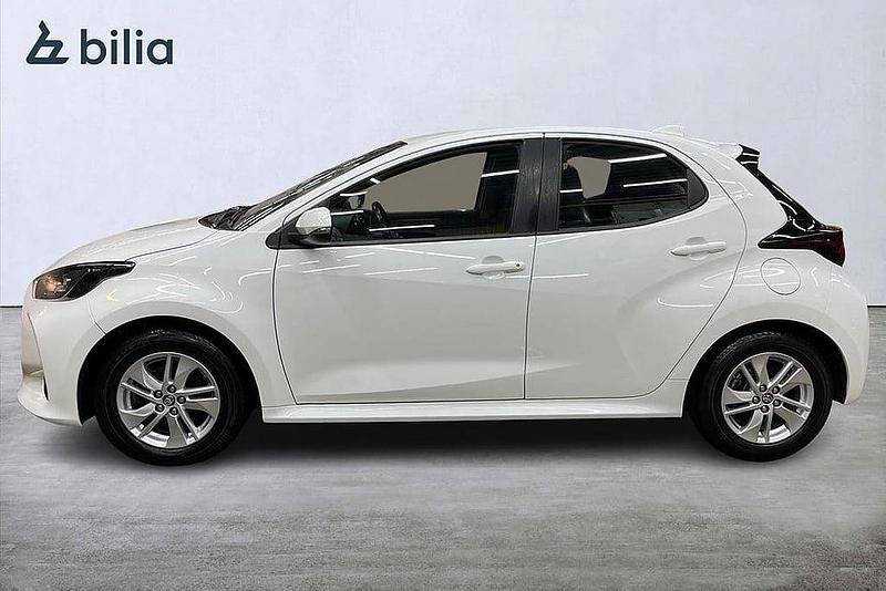 Begagnad Toyota Yaris Hybrid Active 117 HK (86 kW) 2021 Vit Halvkombi